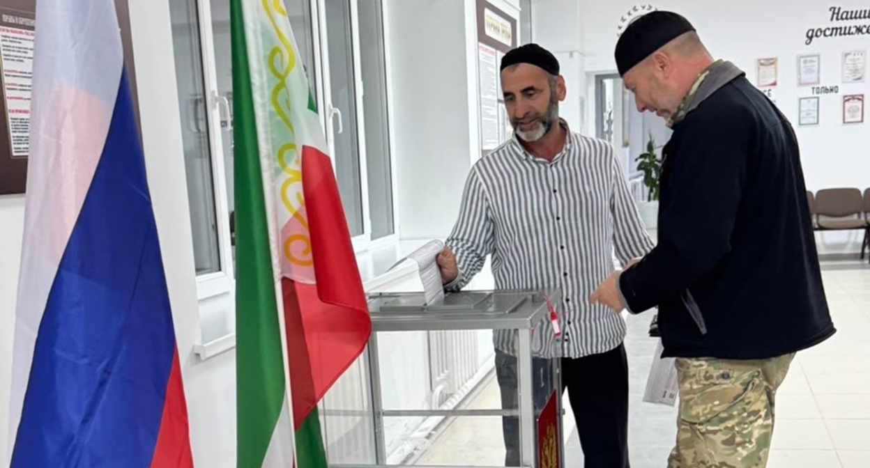 At the polling station. Photo by the press service of the Chechen election commission, https://vk.ru/wall-206122948_1502 At the polling station. Photo by the press service of the Chechen election commission, https://vk.ru/wall-206122948_1502