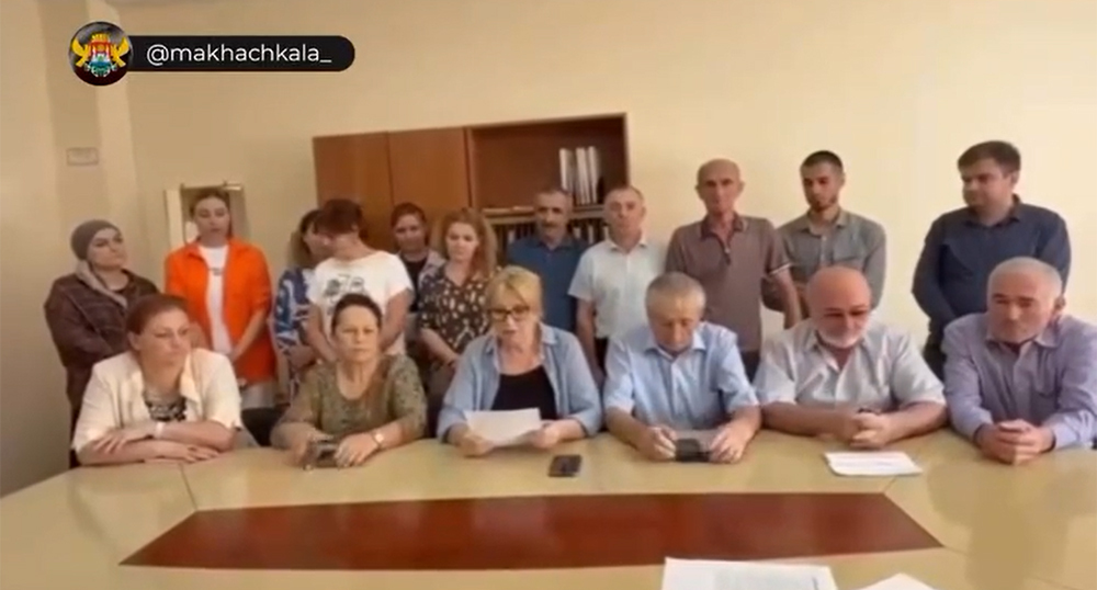 Teachers of the college in Kaspiysk are recording a video appeal to the acting head of Dagestan, Fedor Shchukin. A frame from the video on the page https://www.instagram.com/makhachkala_ (the activities of the company Meta (which owns Facebook, Instagram, and WhatsApp) are banned in Russia)