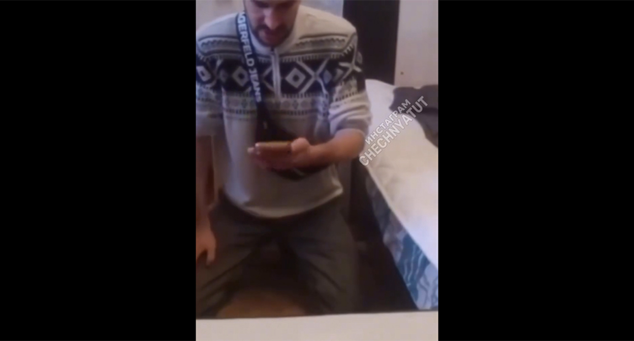 The streamer from Moscow apologizes on camera to the residents of Chechnya. Frame from the video https://www.instagram.com/chechnyatut/reel/DeCG2bOItkO (the activities of the company Meta (which owns Facebook, Instagram, and WhatsApp) are banned in Russia) The streamer from Moscow apologizes on camera to the residents of Chechnya. Frame from the video https://www.instagram.com/chechnyatut/reel/DeCG2bOItkO (the activities of the company Meta (which owns Facebook, Instagram, and WhatsApp) are banned in Russia)