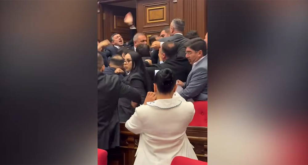 Fight in the Armenian parliament. Frame from the video https://www.youtube.com/watch?v=a5vsY05cfpA