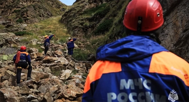 Rescuers of the Ministry of Emergency Situations. Photo: Telegram channel of the Ministry of Emergency Situations of Kabardino-Balkaria. Rescuers of the Ministry of Emergency Situations. Photo: Telegram channel of the Ministry of Emergency Situations of Kabardino-Balkaria.