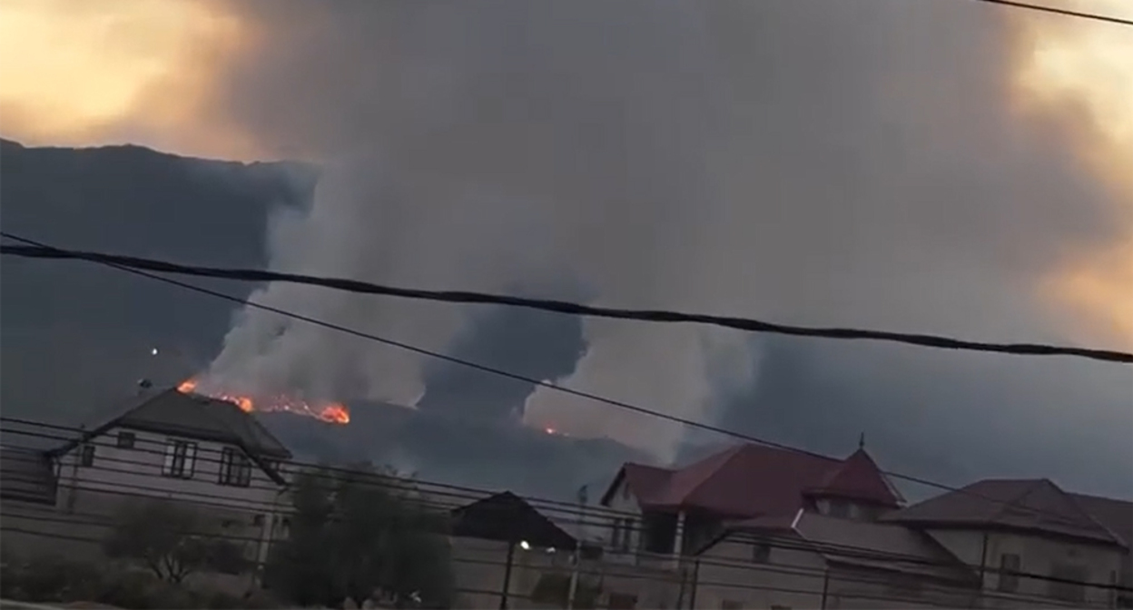 Fire at the landfill near Makhachkala. Frame from the video https://www.instagram.com/p/DeU0NwVx3Pi (the activities of the Meta company (owner of Facebook, Instagram, and WhatsApp) are banned in Russia)