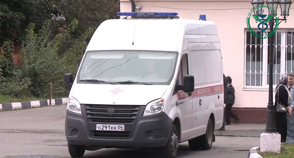 An ambulance on the territory of the IRKB. Frame from the video https://www.youtube.com/watch?v=nh3sxW_90fM