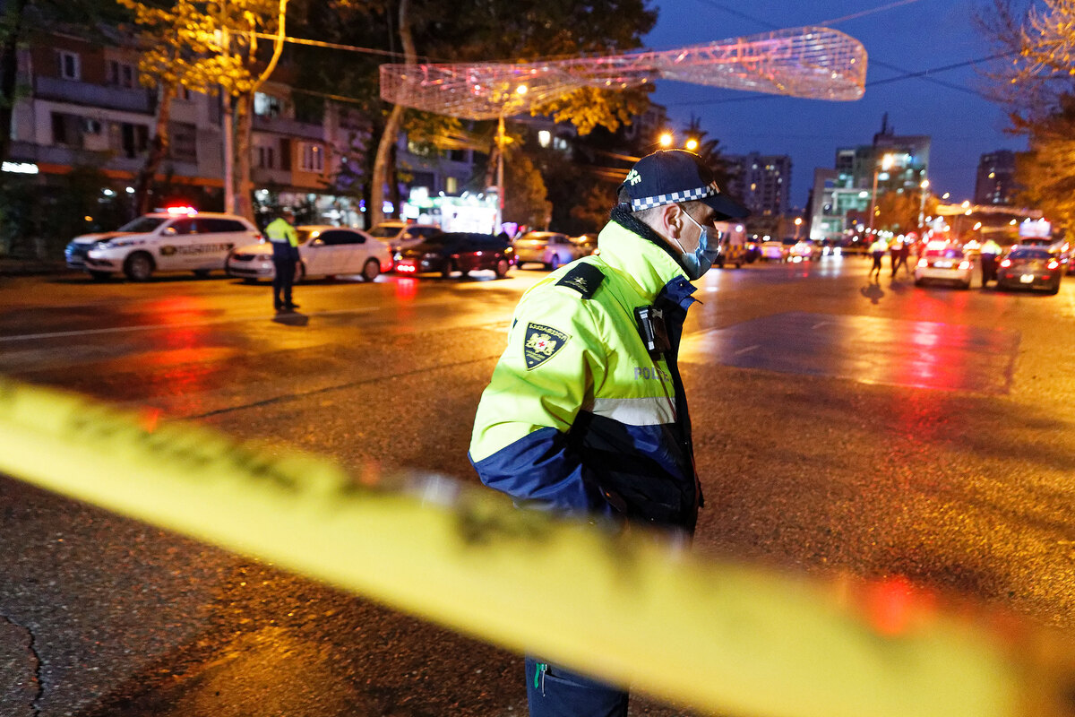 Police officers in Tbilisi. Photo: Nwsgeorgia/ https://www.newsgeorgia.ge/muljazh-bomby-i-strelba-prokuratura-raskryla-plan-po-napadeniju-na-shkolu-v-tbilisi/ Police officers in Tbilisi. Photo: Nwsgeorgia/ https://www.newsgeorgia.ge/muljazh-bomby-i-strelba-prokuratura-raskryla-plan-po-napadeniju-na-shkolu-v-tbilisi/