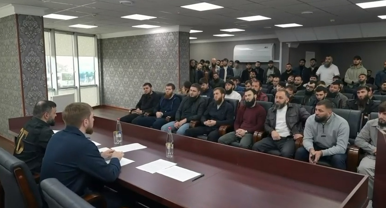 Representatives of the Chechen Security Council and the owners of detailing centers. Frame from the video of the Chechen Security Council https://t.me/sovbez95/597 Representatives of the Chechen Security Council and the owners of detailing centers. Frame from the video of the Chechen Security Council https://t.me/sovbez95/597