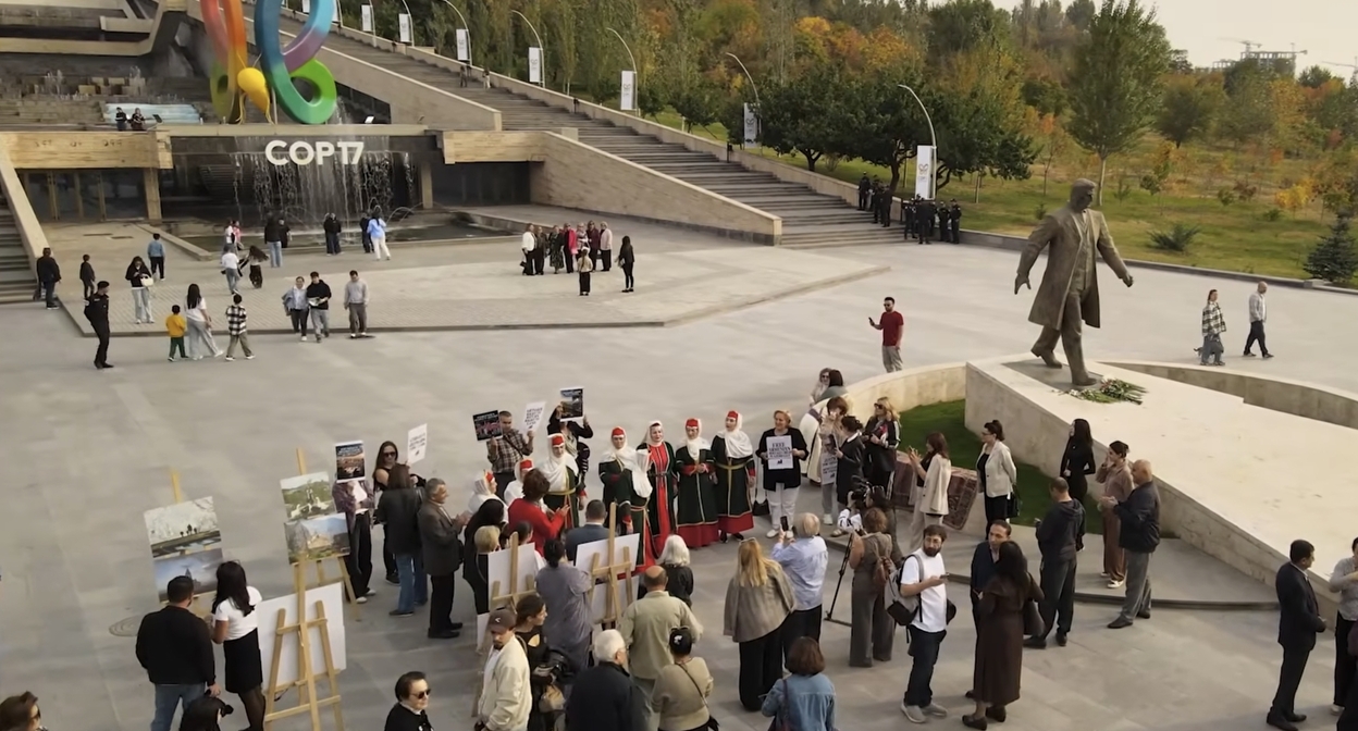 The action “Discover Artsakh. Let’s get acquainted!” near the entrance to the “green zone” of COP17. Frame from the video report Artsakh Public TV / YouTube